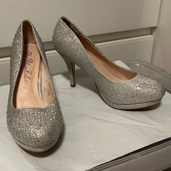 De Blossom Collection – Silver Rhinestone Platform Pumps (Size 6.5) - Picture 1 of 4
